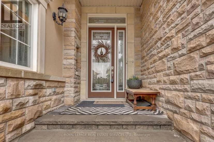 25 - 485 Pringle Avenue — photo 3 of 36