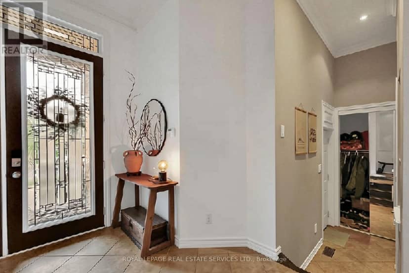 25 - 485 Pringle Avenue — photo 4 of 36