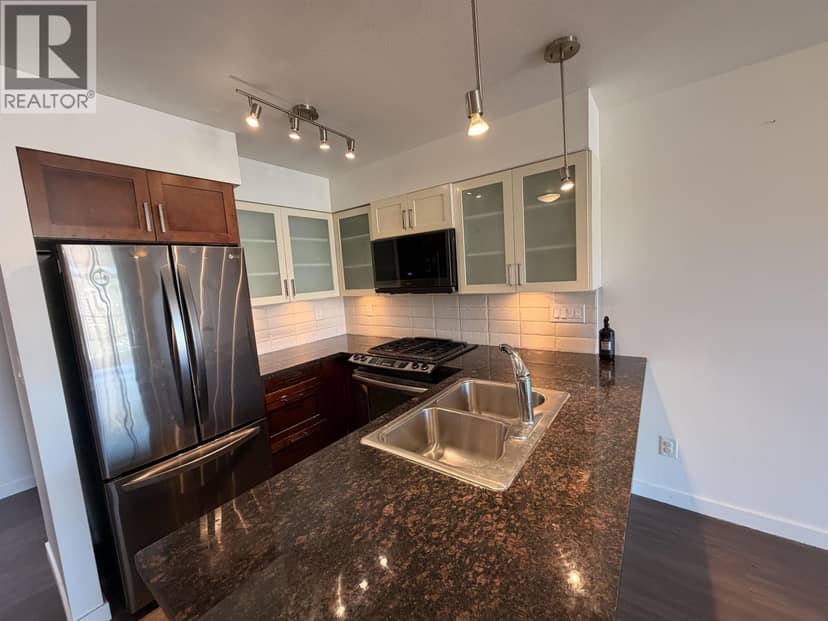 1 RENAISSANCE SQUARE, New Westminster, photo 4