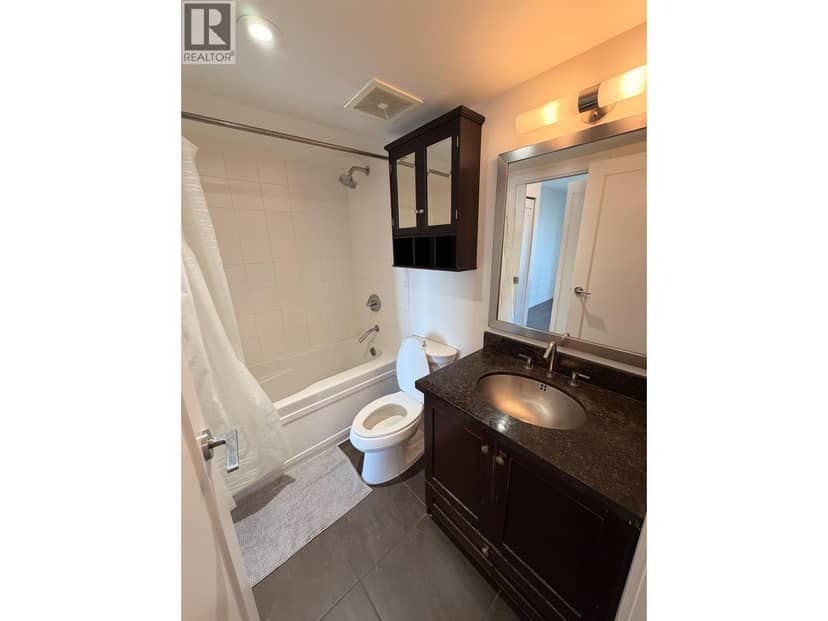 1 RENAISSANCE SQUARE, New Westminster, photo 5