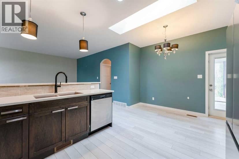 352 CROCUS Terrace W — photo 14 of 37
