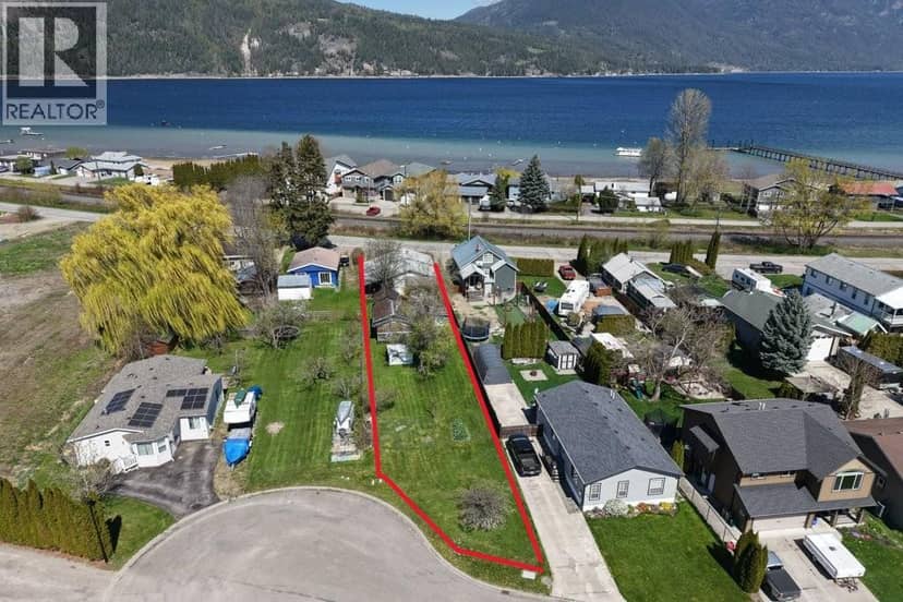 4760 Canoe Beach Drive Drive NE, Salmon Arm