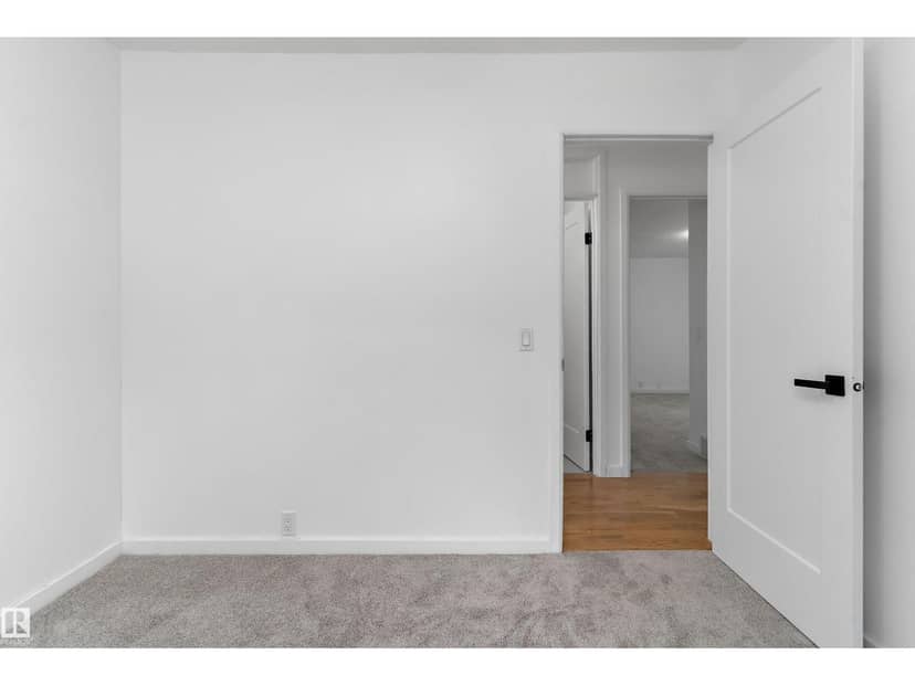 23 Gillingham Cr — photo 16 of 28