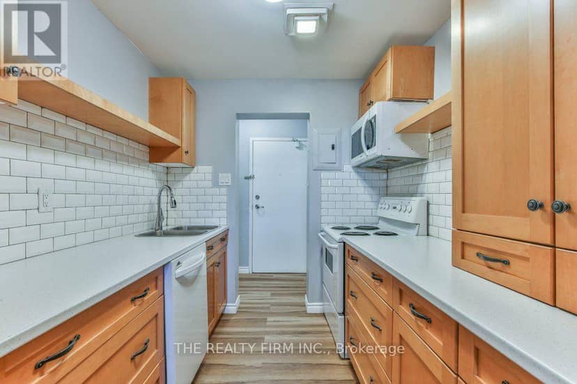 102 - 1106 Jalna Boulevard — photo 11 of 40