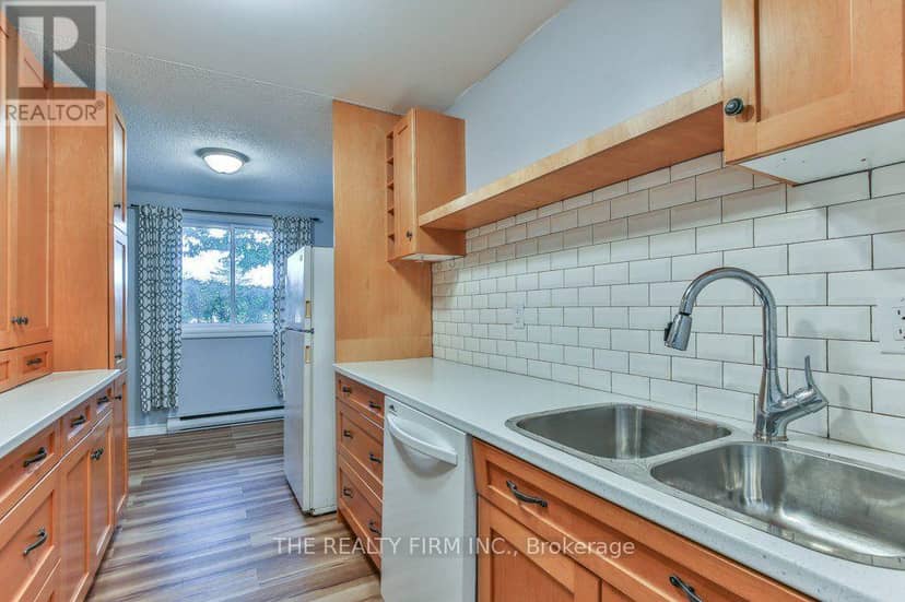 102 - 1106 Jalna Boulevard — photo 15 of 40