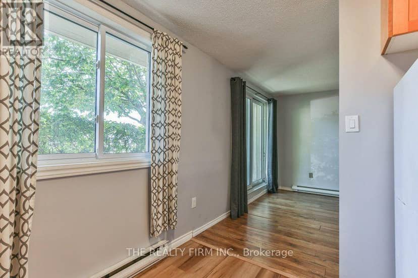102 - 1106 Jalna Boulevard — photo 17 of 40