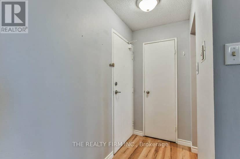 102 - 1106 Jalna Boulevard — photo 9 of 40