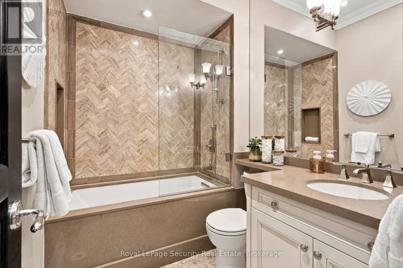 16 - 645 Davenport Road — photo 28 of 40