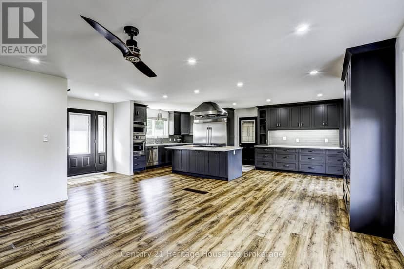 28 Peggy Avenue — photo 15 of 40