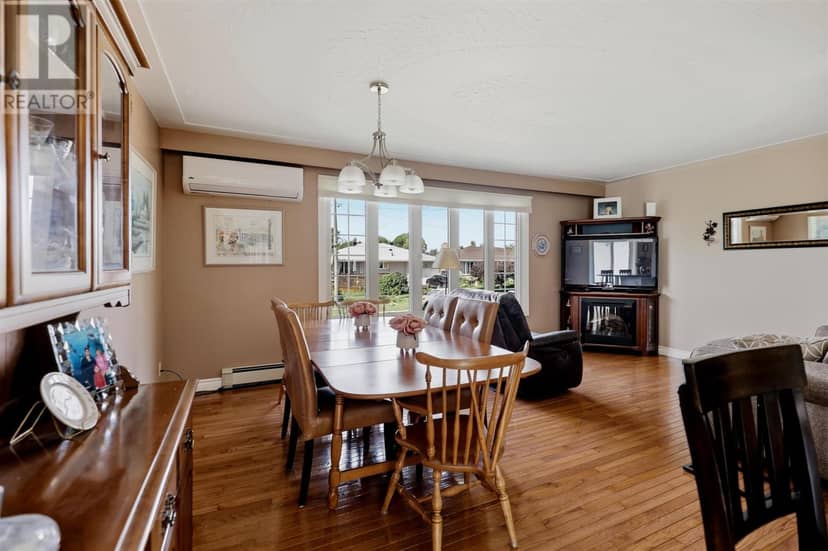 628 Wilson ST — photo 9 of 40
