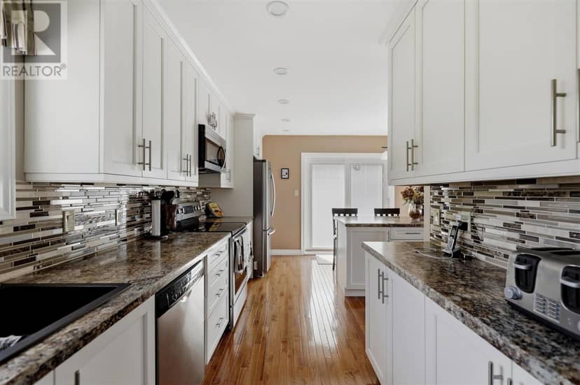 628 Wilson ST — photo 11 of 40