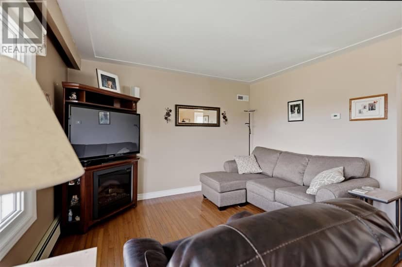 628 Wilson ST — photo 6 of 40