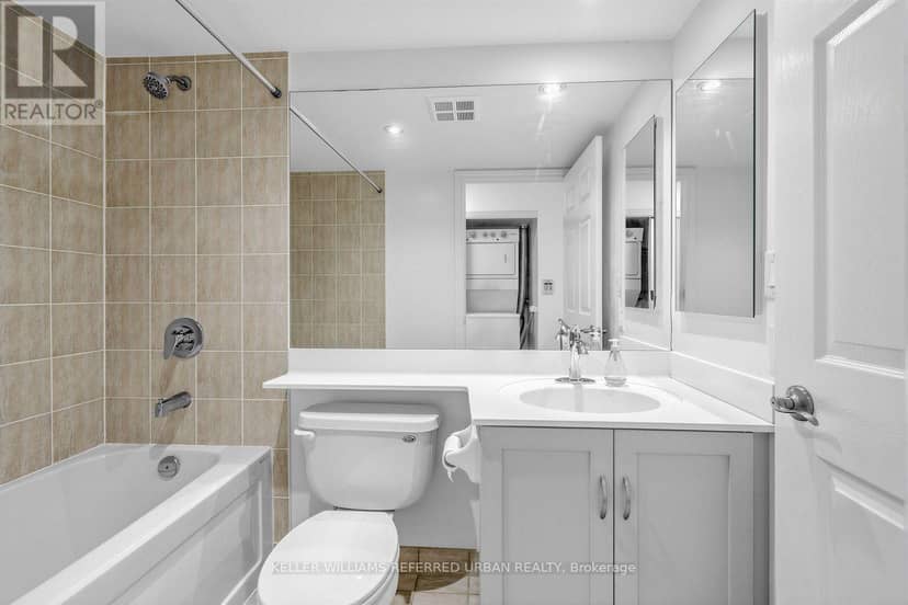 1436 - 250 Wellington Street W — photo 12 of 34