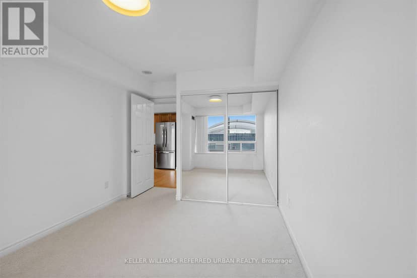 1436 - 250 Wellington Street W — photo 27 of 34