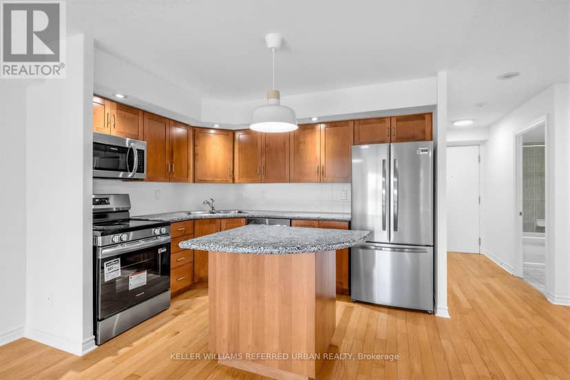 1436 - 250 Wellington Street W — photo 6 of 34