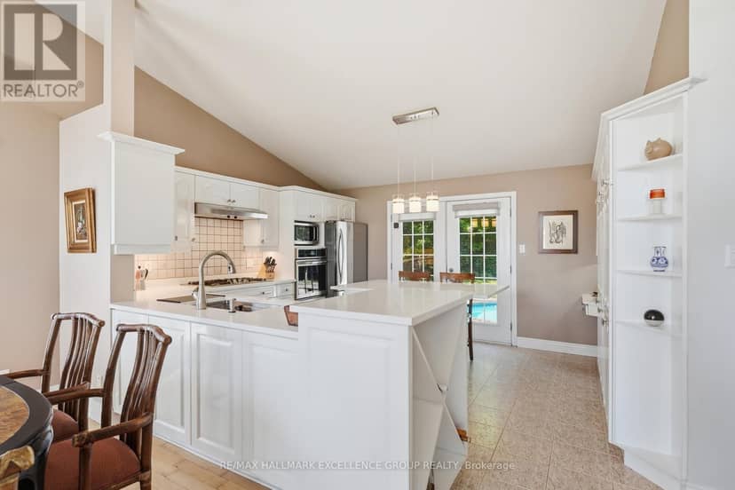 480 Du Ruisseau Street — photo 10 of 40