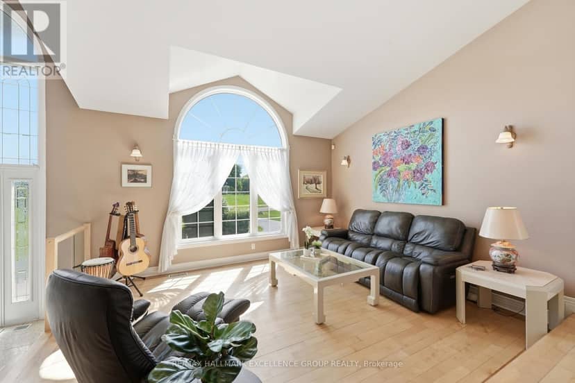 480 Du Ruisseau Street — photo 5 of 40