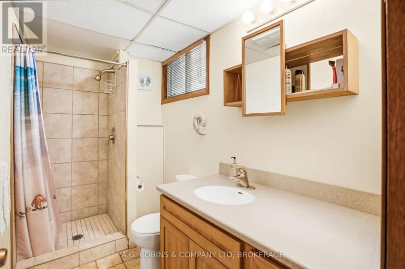 10599 Lakeshore Road — photo 37 of 40