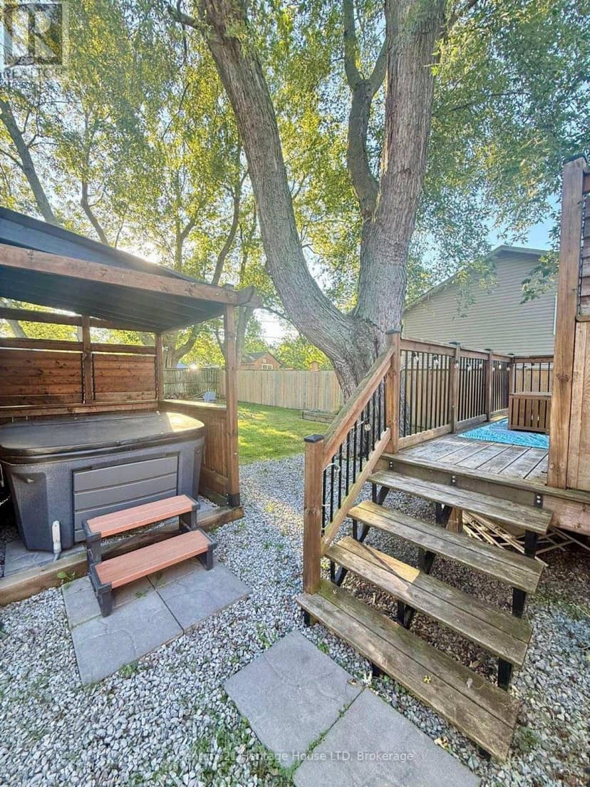 552 Lakeview Road — photo 15 of 17
