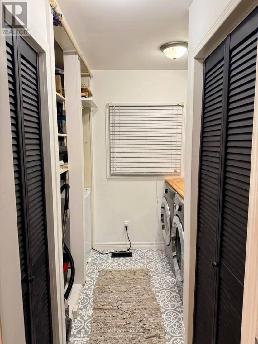 552 Lakeview Road — photo 9 of 17