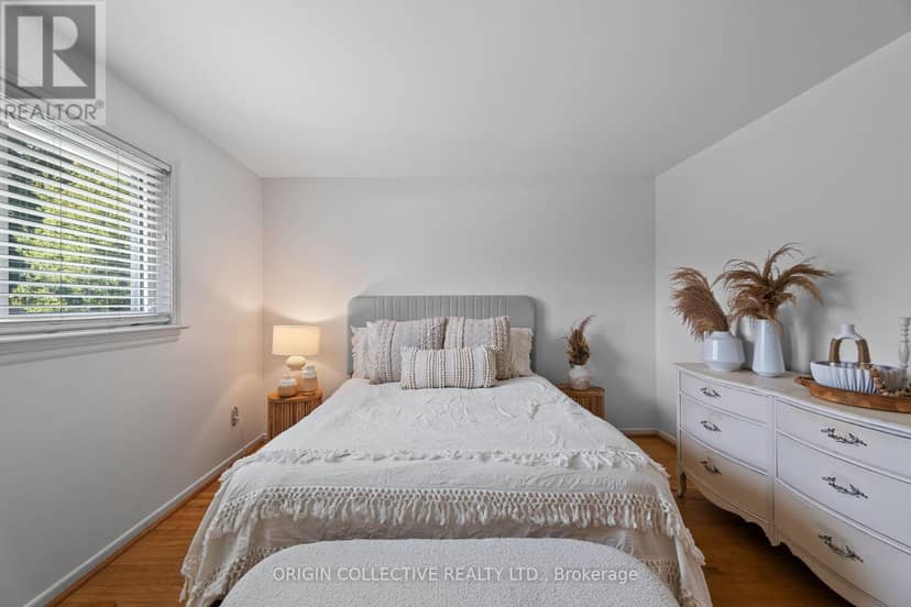 983 Parthia Crescent — photo 18 of 40