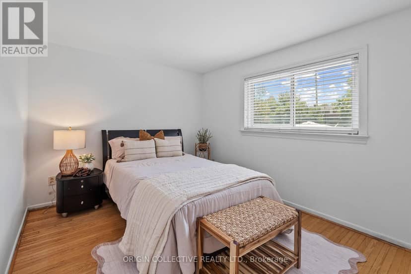 983 Parthia Crescent — photo 21 of 40
