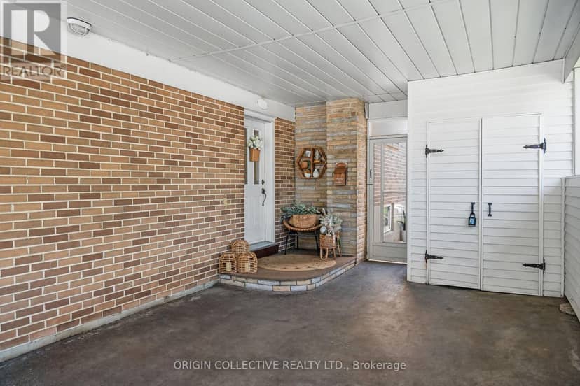983 Parthia Crescent — photo 3 of 40
