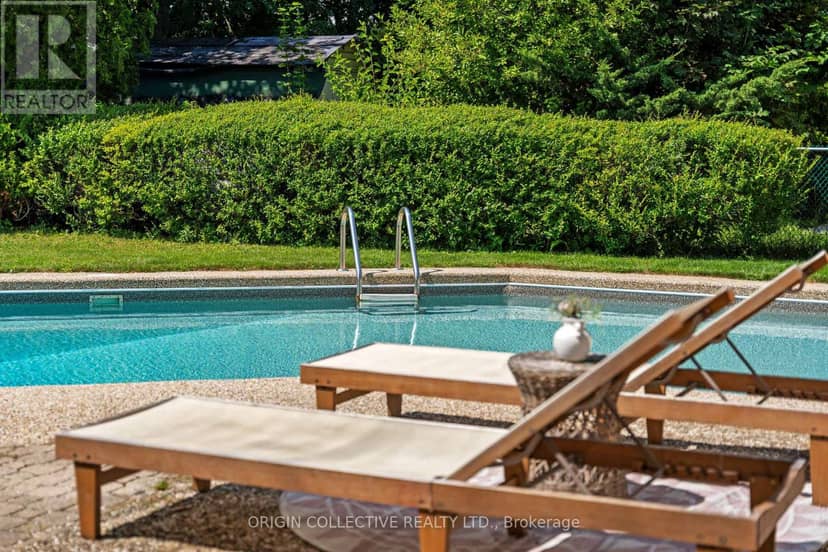 983 Parthia Crescent — photo 31 of 40