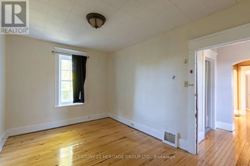 120 Welland Street — photo 21 of 29