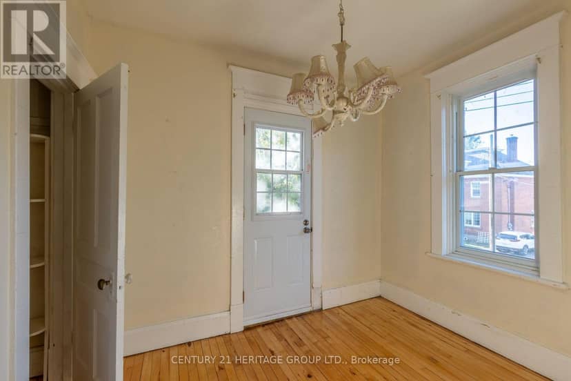 120 Welland Street — photo 25 of 29