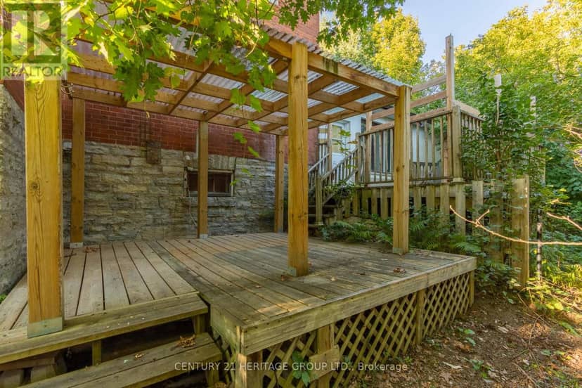 120 Welland Street — photo 28 of 29