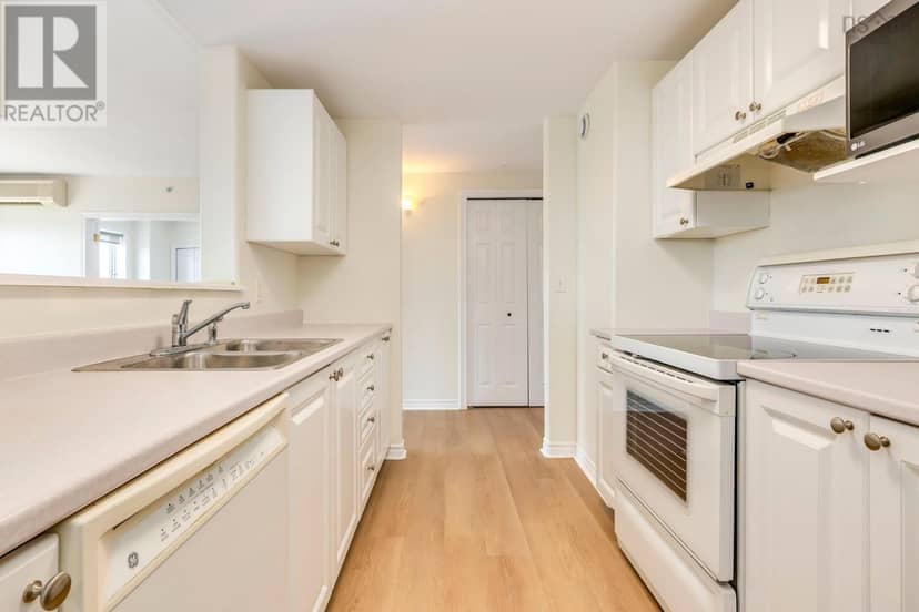 802 99 Waterfront Drive — photo 14 of 40