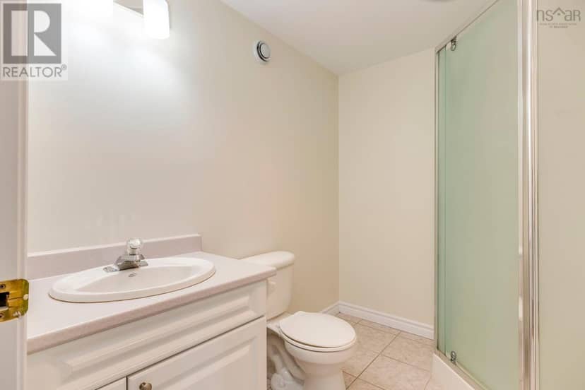 802 99 Waterfront Drive — photo 31 of 40
