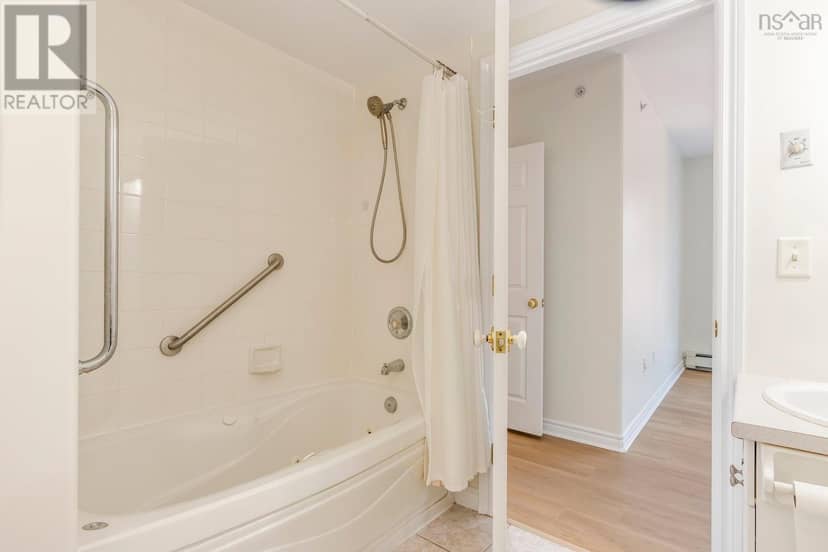 802 99 Waterfront Drive — photo 38 of 40