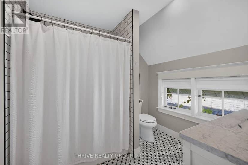837 Wellington Street — photo 31 of 40
