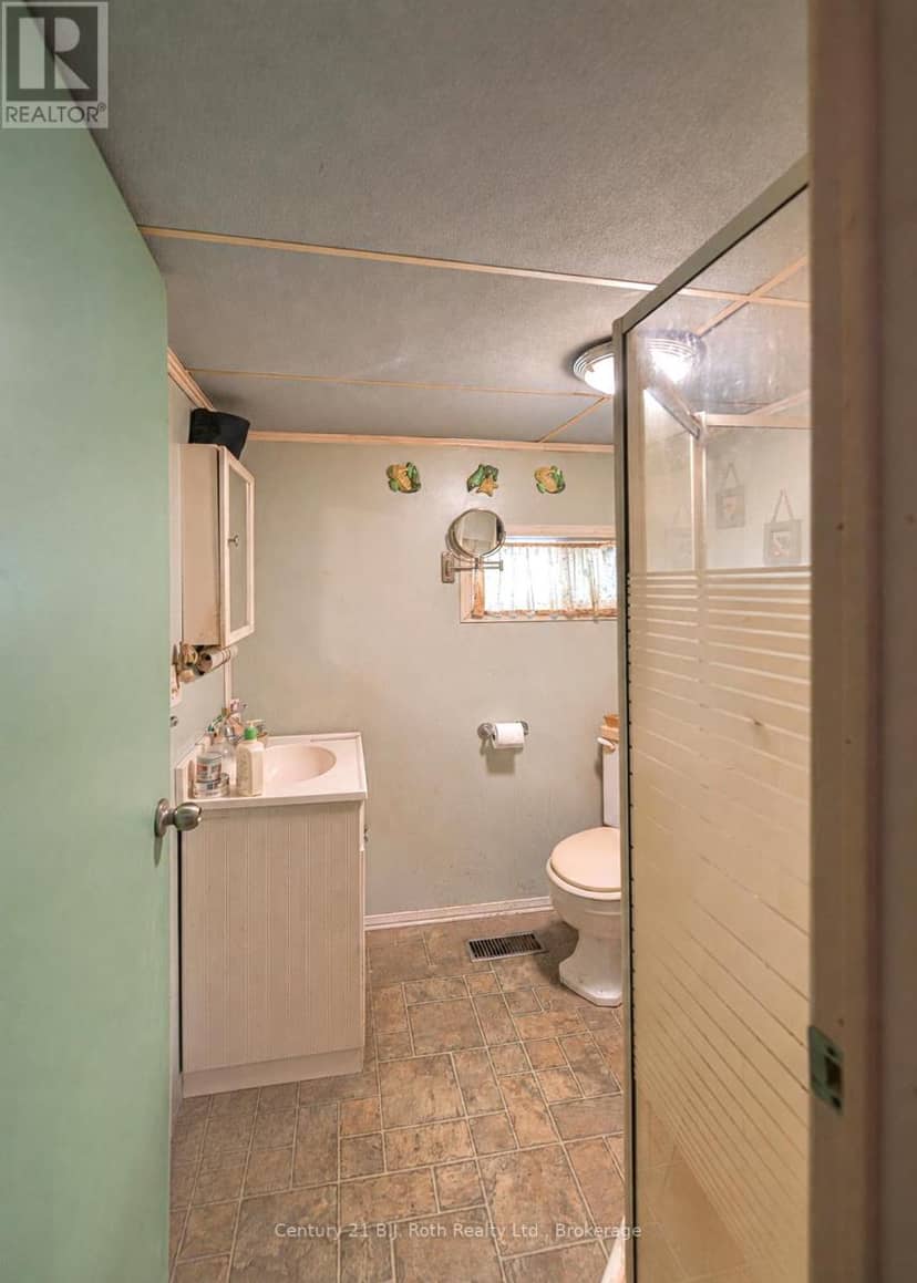 3427 Coronation Avenue — photo 14 of 29