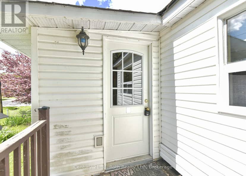 3427 Coronation Avenue — photo 4 of 29