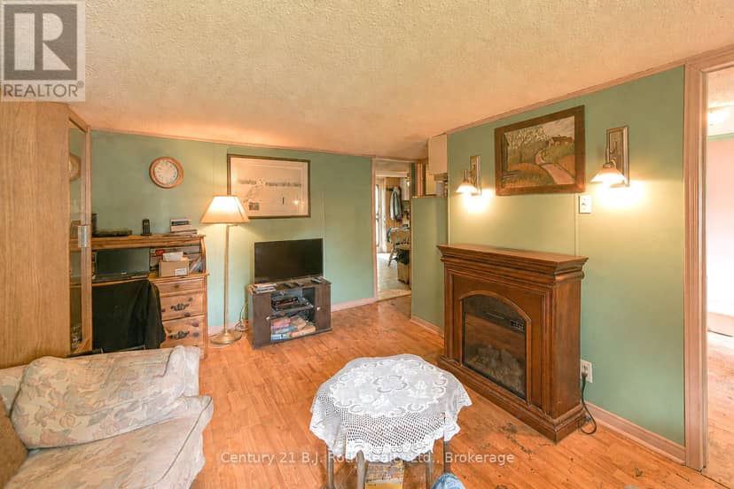 3427 Coronation Avenue — photo 5 of 29