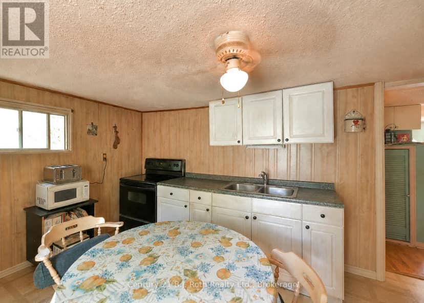 3427 Coronation Avenue — photo 8 of 29