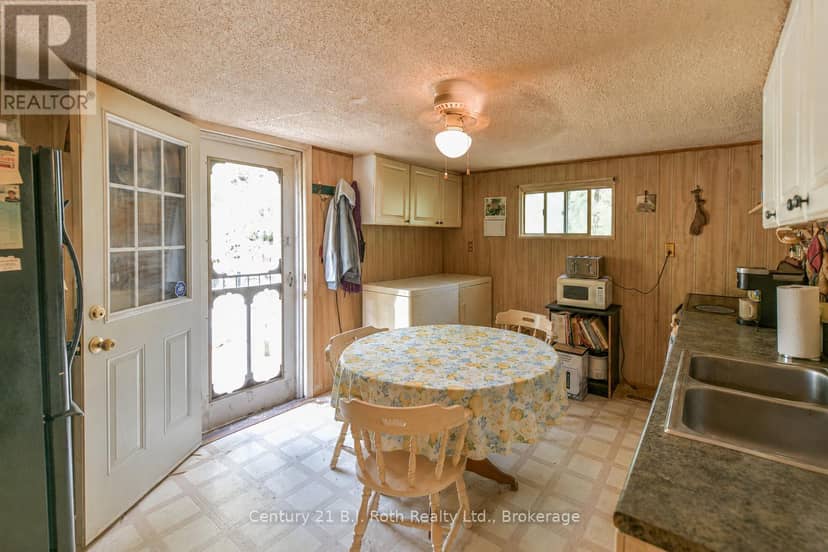 3427 Coronation Avenue — photo 9 of 29