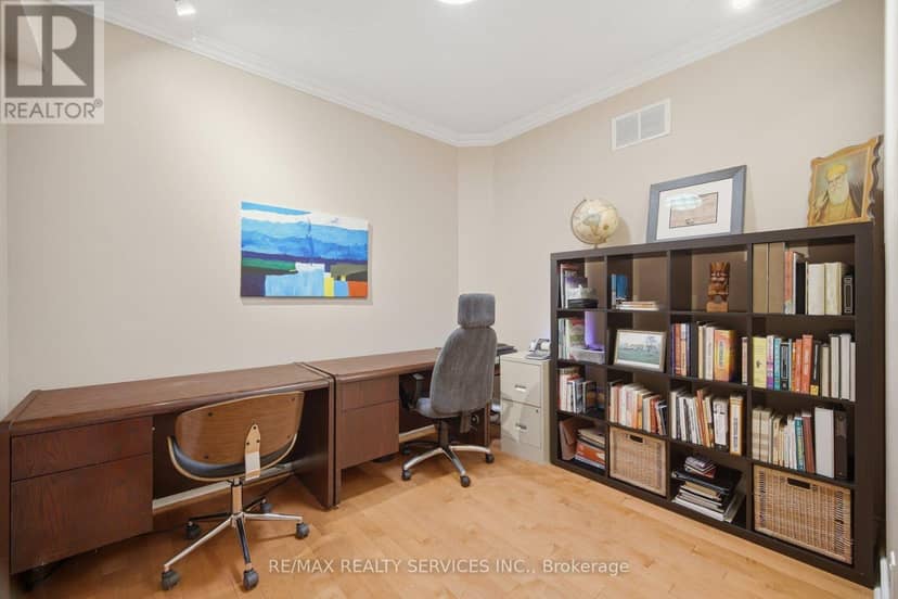 8910 Creditview Road — photo 18 of 40