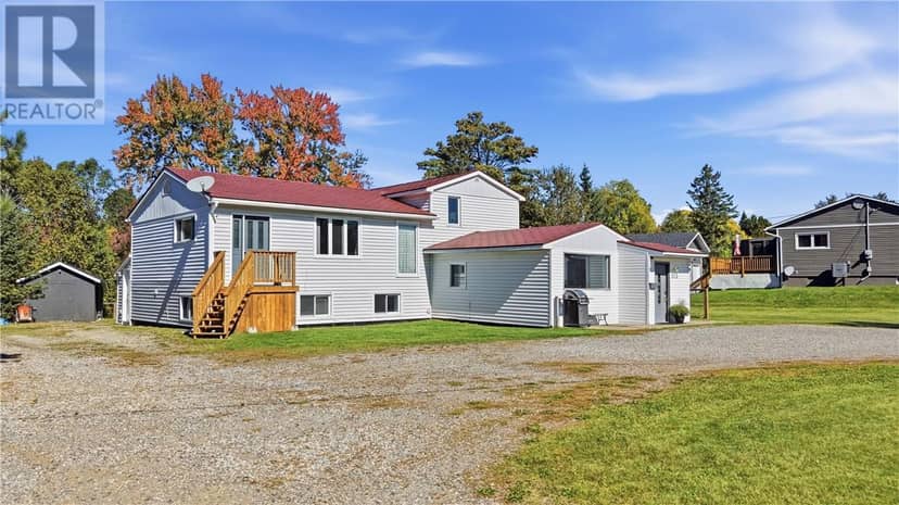 212 Riverside Drive W, Dowling, photo 2