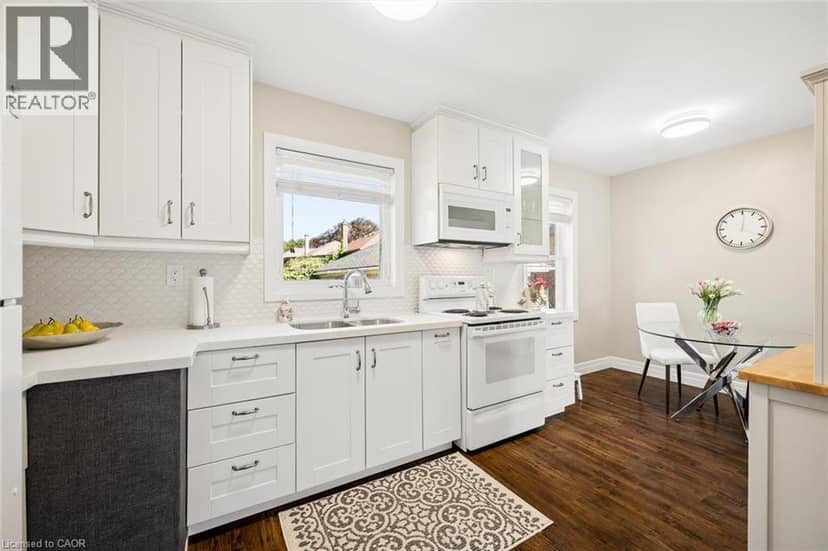 56 SUFFOLK Avenue — photo 10 of 40