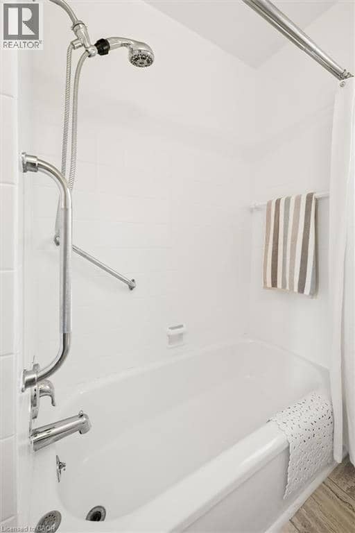 56 SUFFOLK Avenue — photo 21 of 40