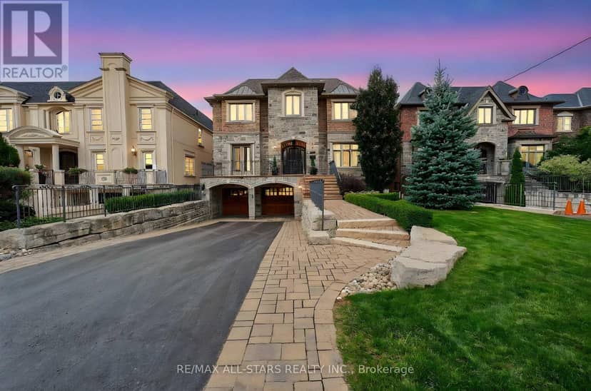 126 Hillview Road, Aurora
