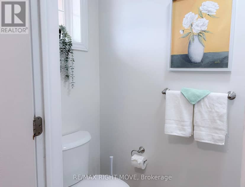 40 Michelle Drive — photo 4 of 26