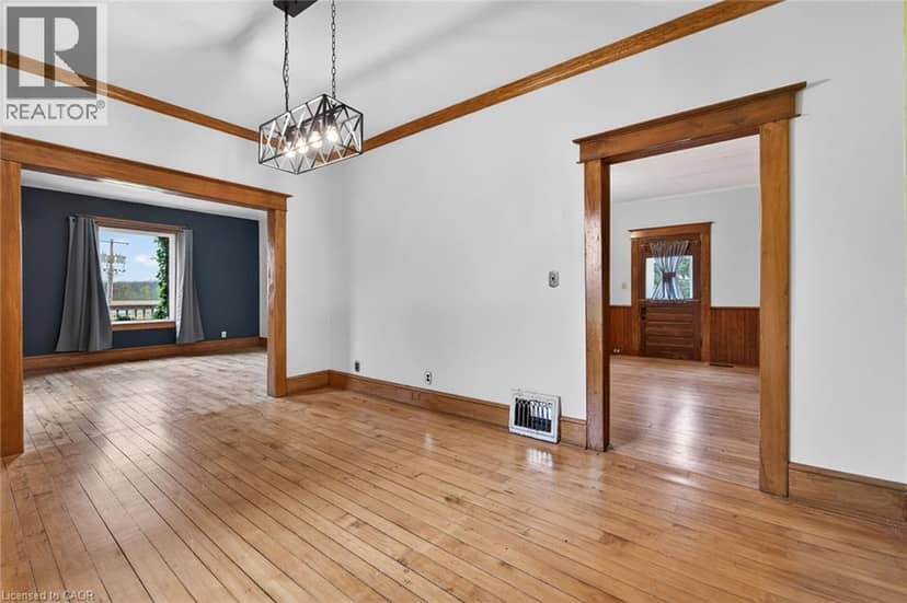 1054 TOWNLINE Road E — photo 13 of 40