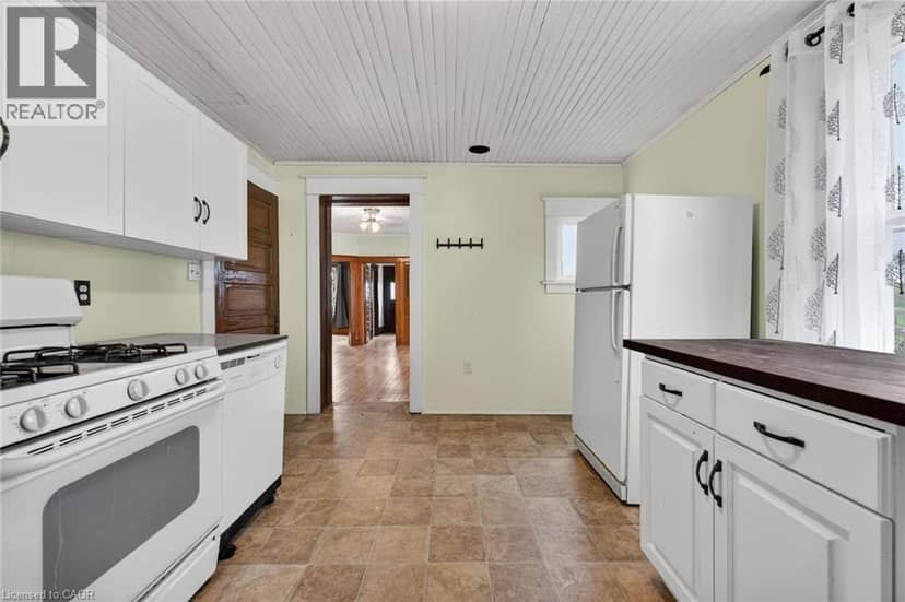 1054 TOWNLINE Road E — photo 19 of 40