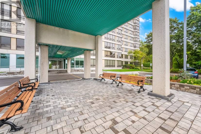 404 - 330 Mill Street S, Brampton, photo 2