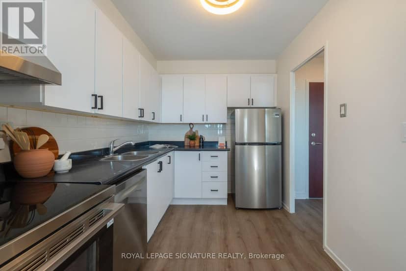 1607 - 360 Ridelle Avenue, Toronto, photo 2